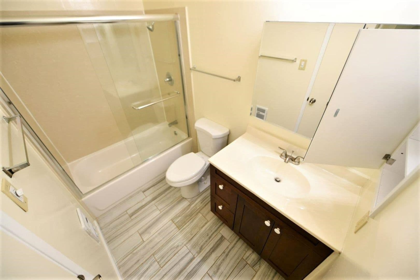 Oakland Apartment: 398 Euclid Avenue