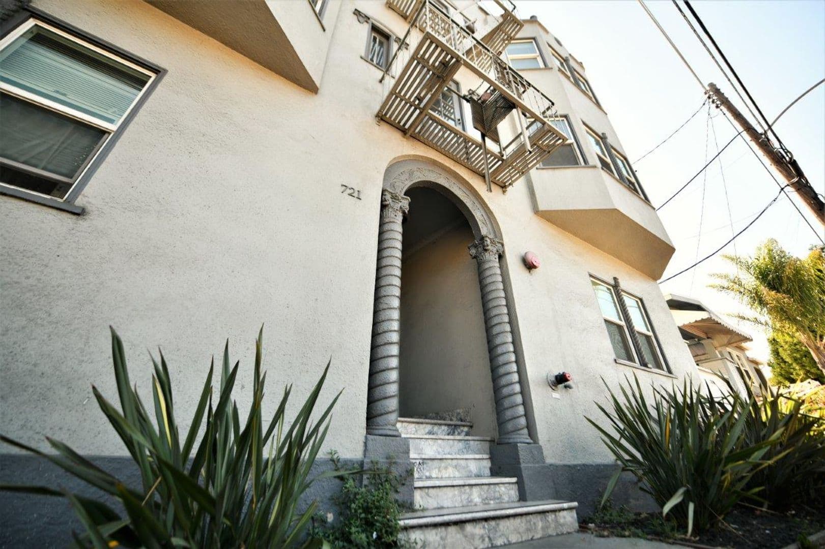 Oakland Apartment: 721 40th Street