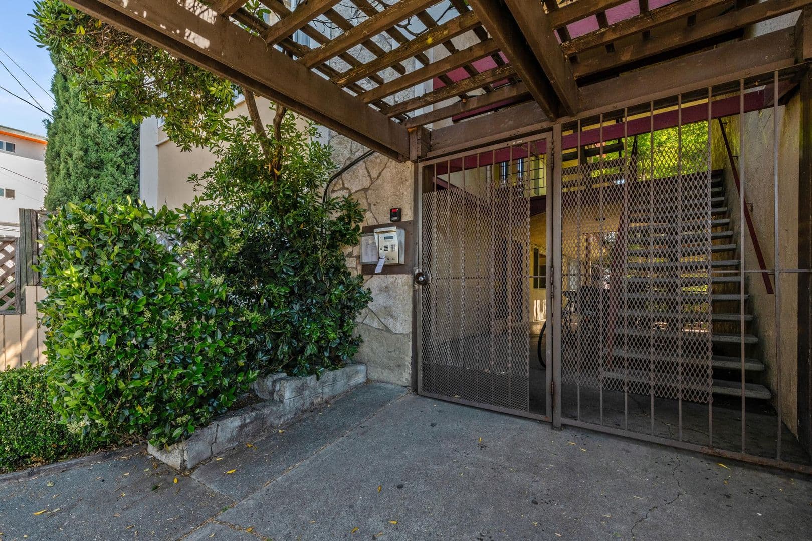 Oakland Apartment: 434 E. 17th Street