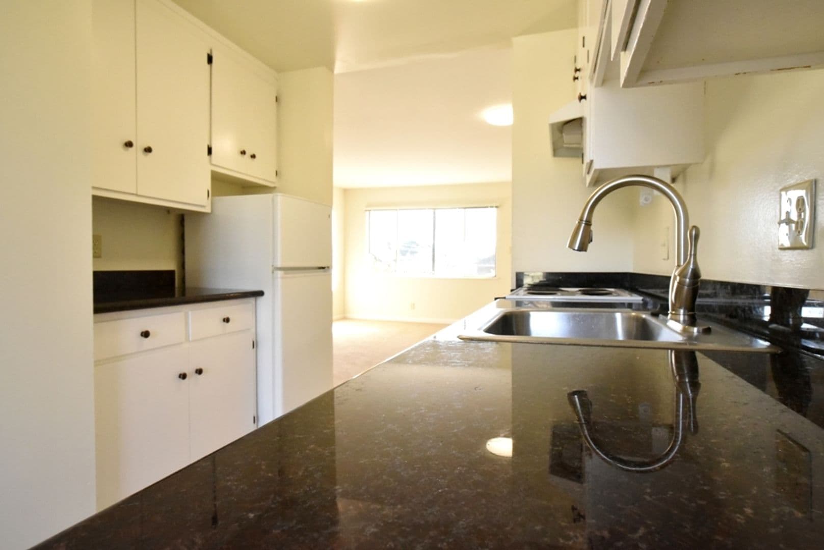 Berkeley Apartment: 2132 Roosevelt Avenue