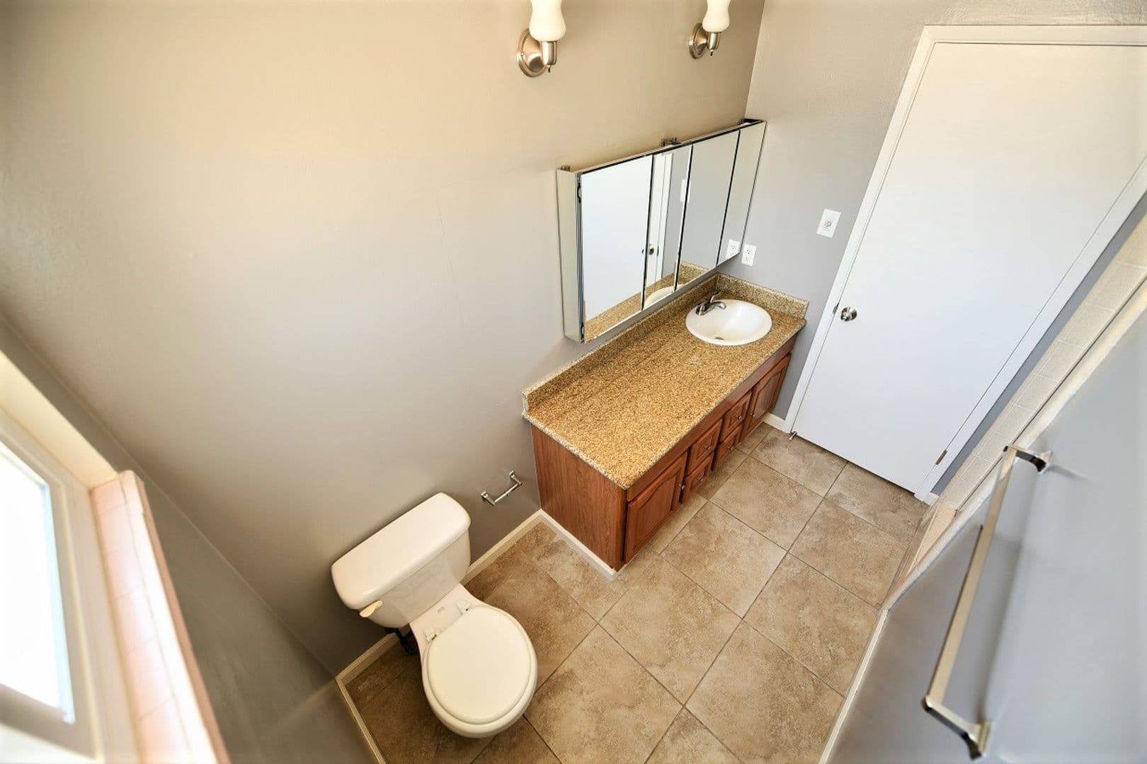 Oakland Apartment: 398 Euclid Avenue