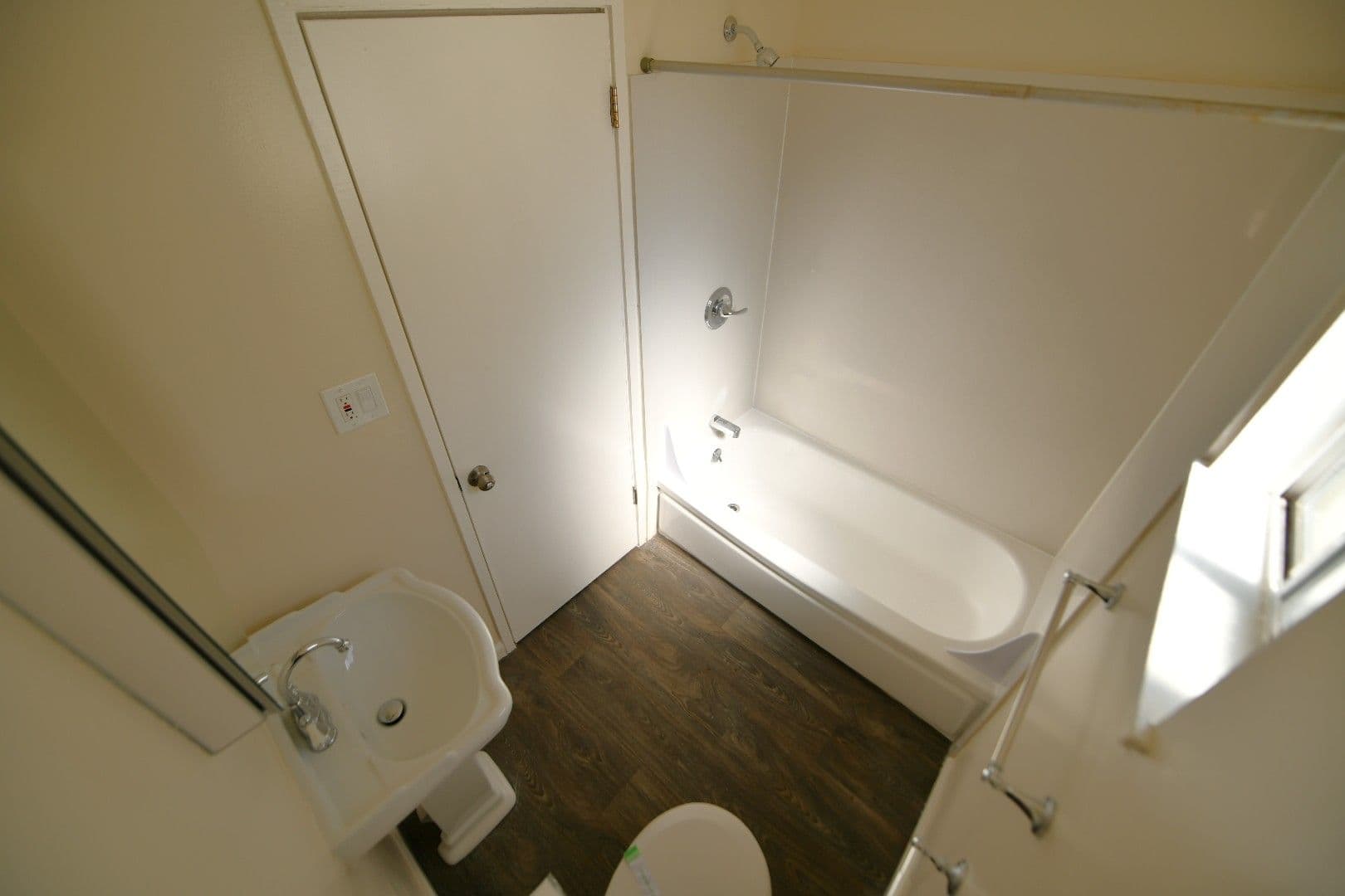 Berkeley Apartment: 1898 Alcatraz Avenue