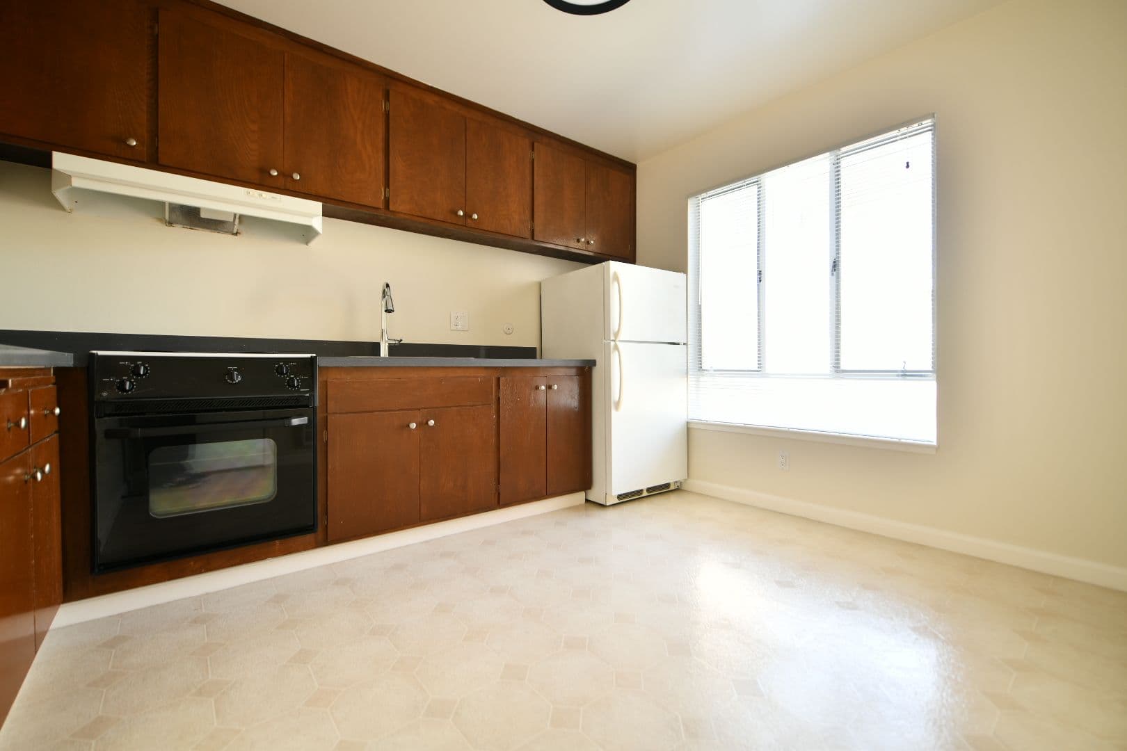Oakland Apartment: 1570 Jackson Street