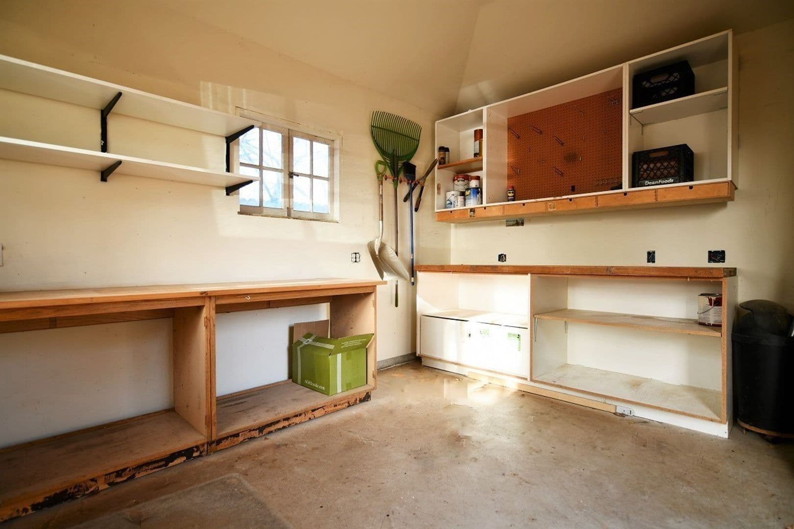 Oakland House: 6632 Simson Street