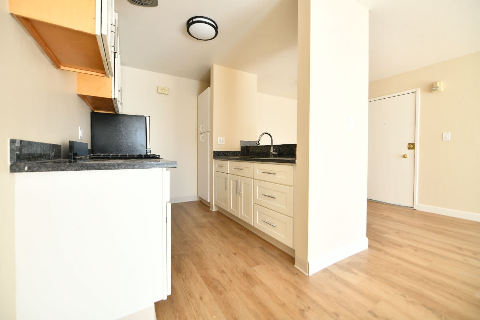 Berkeley Apartment: 2418 Dwight Way