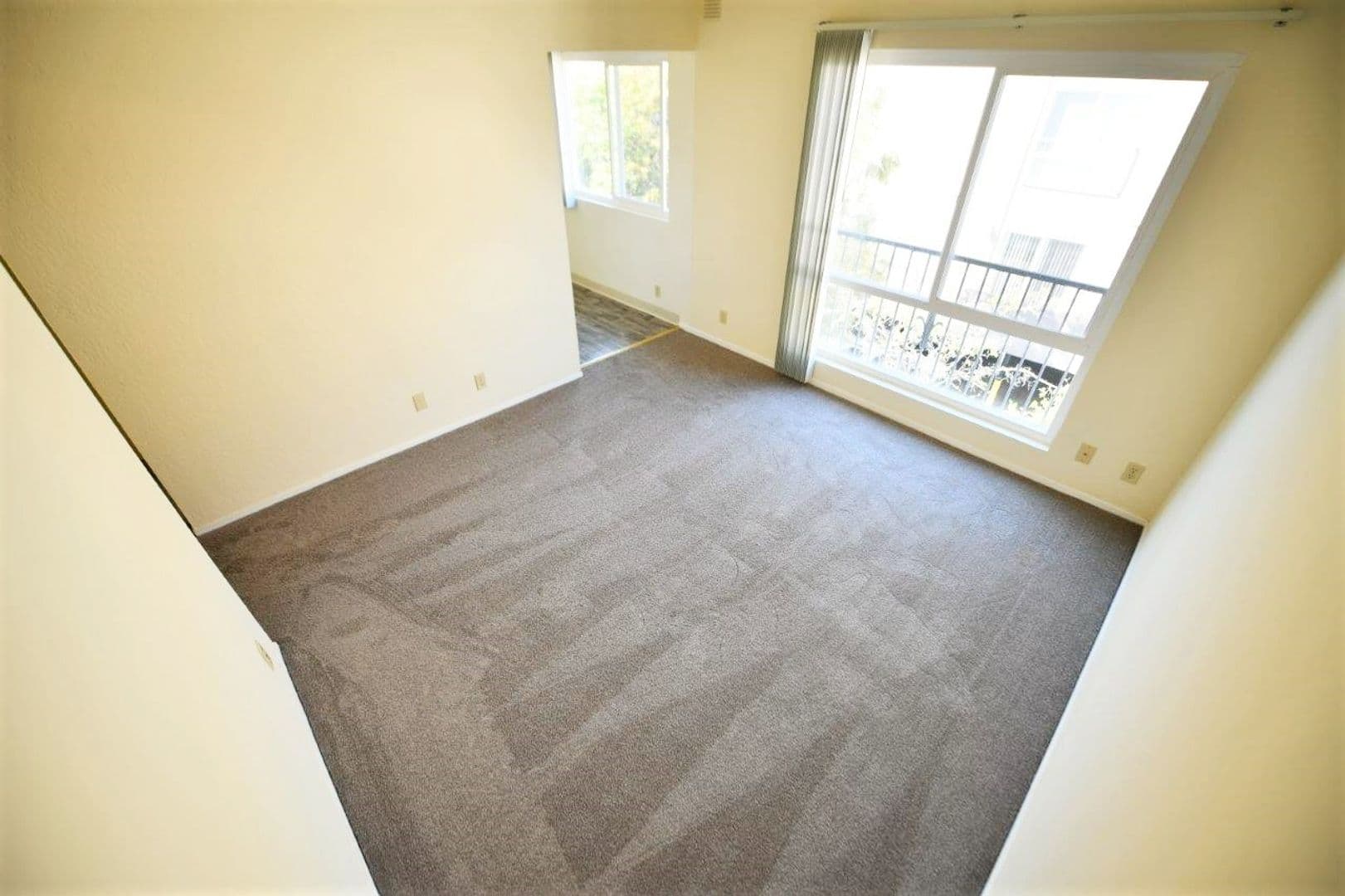 Oakland Apartment: 2801 Summit Street