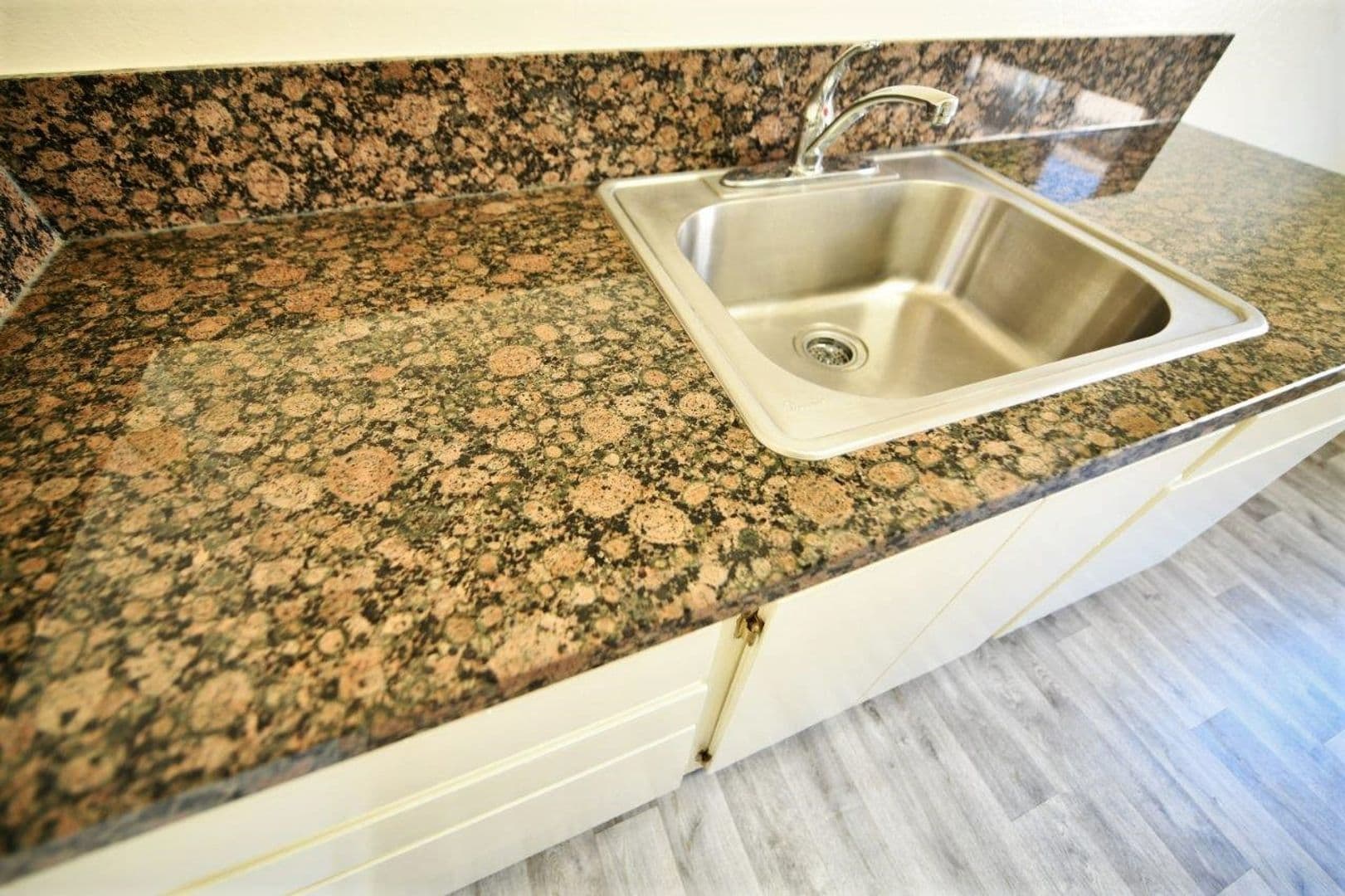 Oakland Apartment: 2801 Summit Street