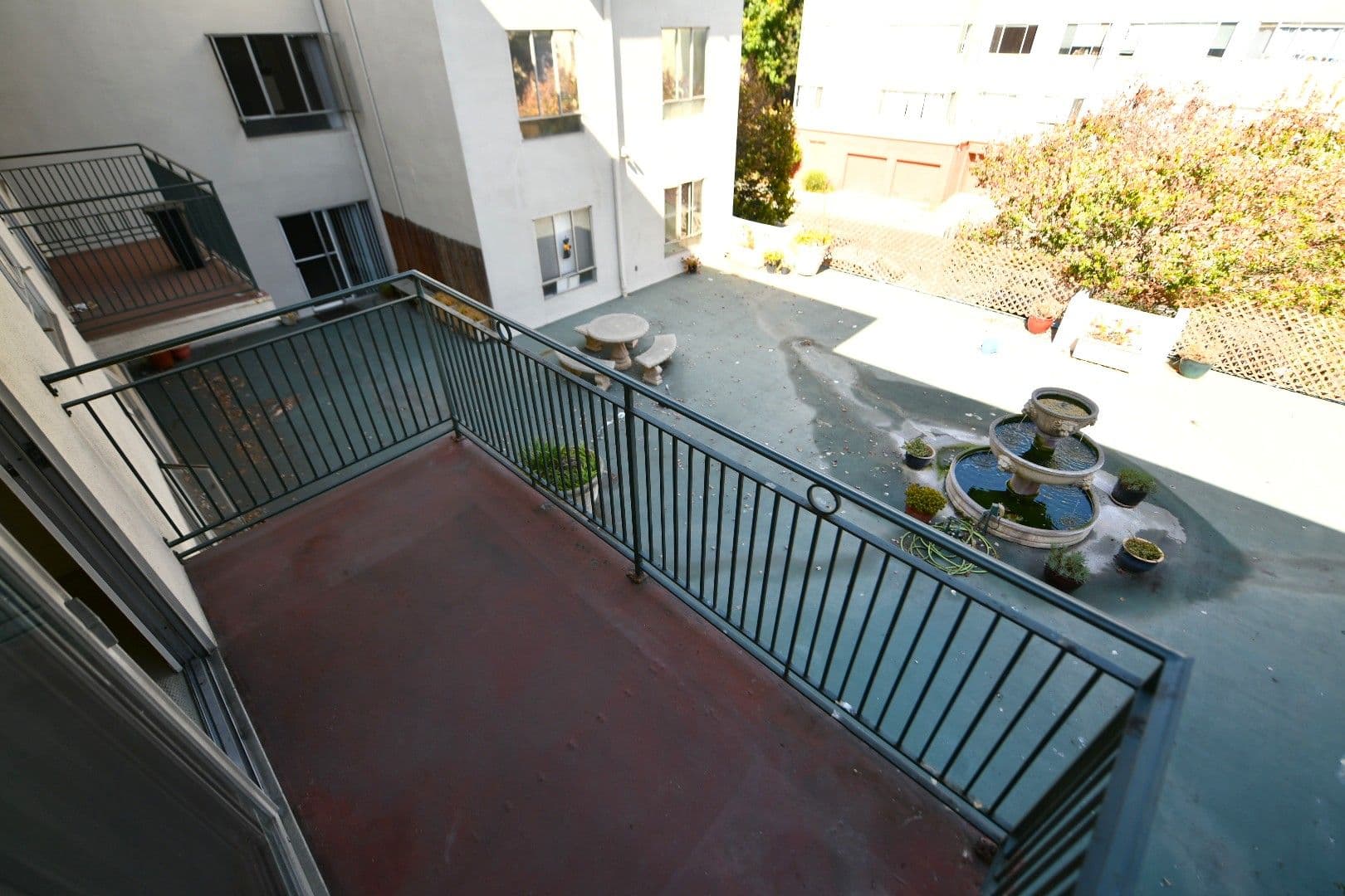 Oakland Apartment: 1570 Jackson Street