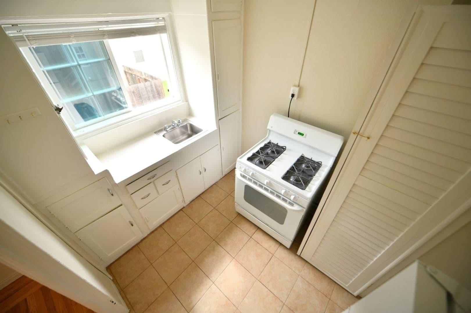 Martinez Apartment: 1131 Pine Street