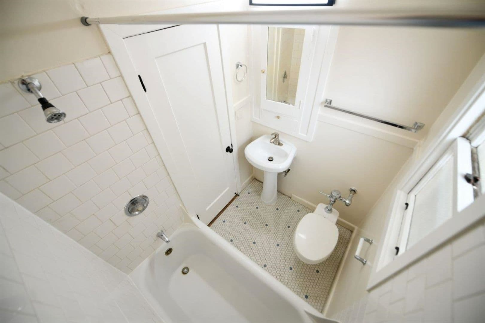 Oakland Apartment: 431 Lee Street