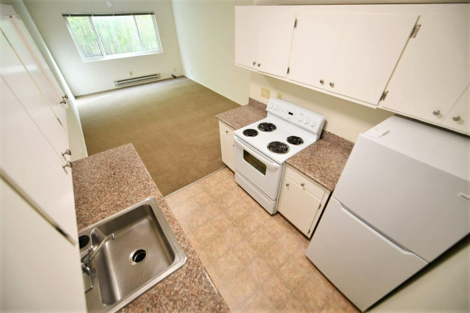 Oakland Apartment: 40 Moss Avenue