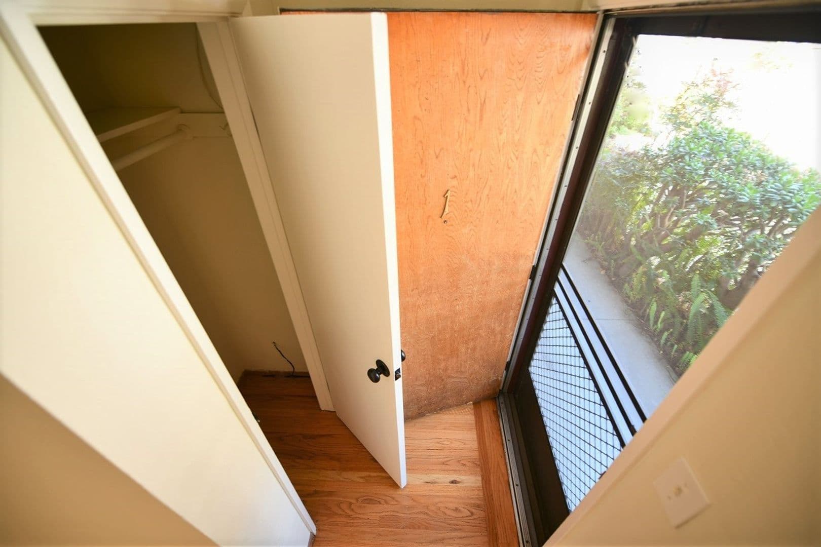 Oakland Apartment: 96 Linda Avenue