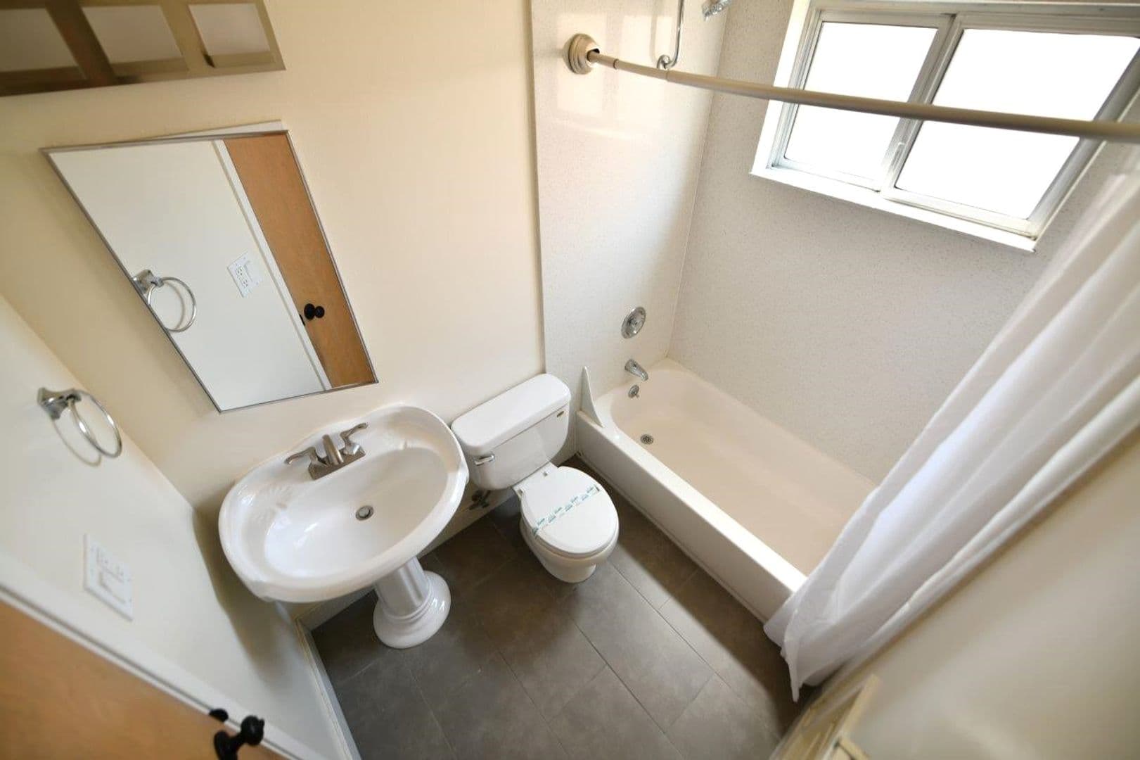Oakland Apartment: 275 41st Street