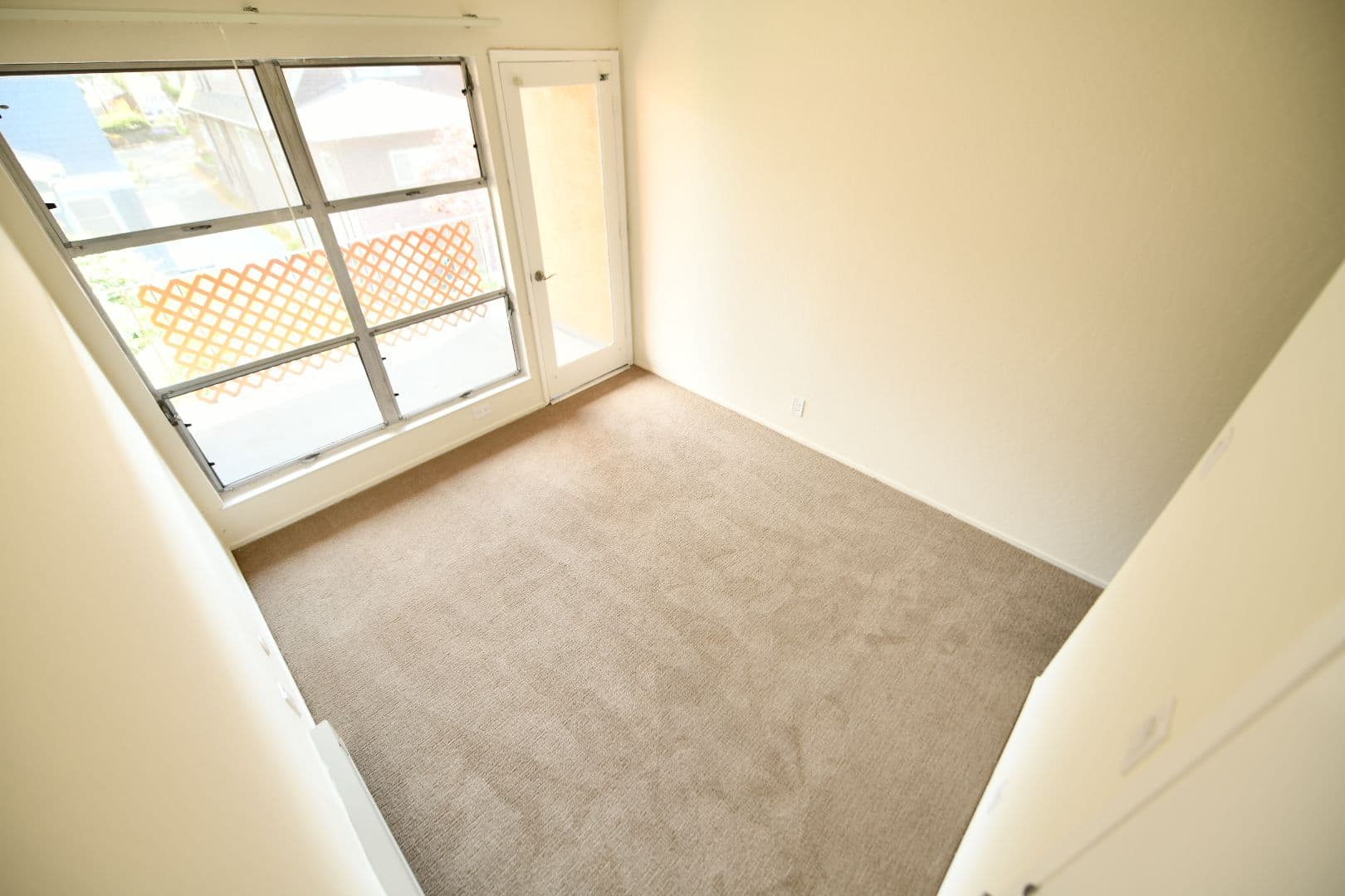 Oakland Apartment: 95 Linda Avenue
