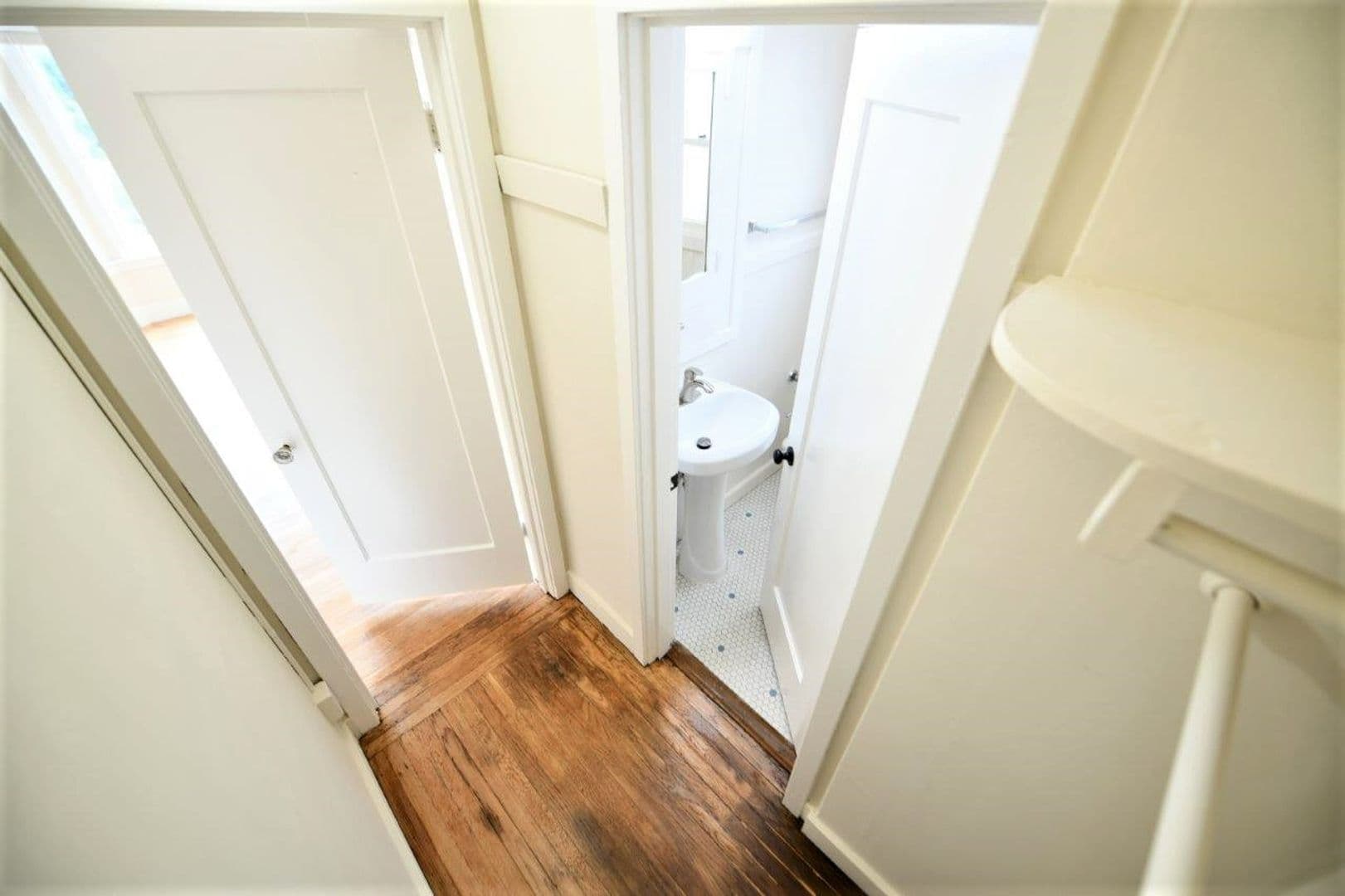 Oakland Apartment: 431 Lee Street