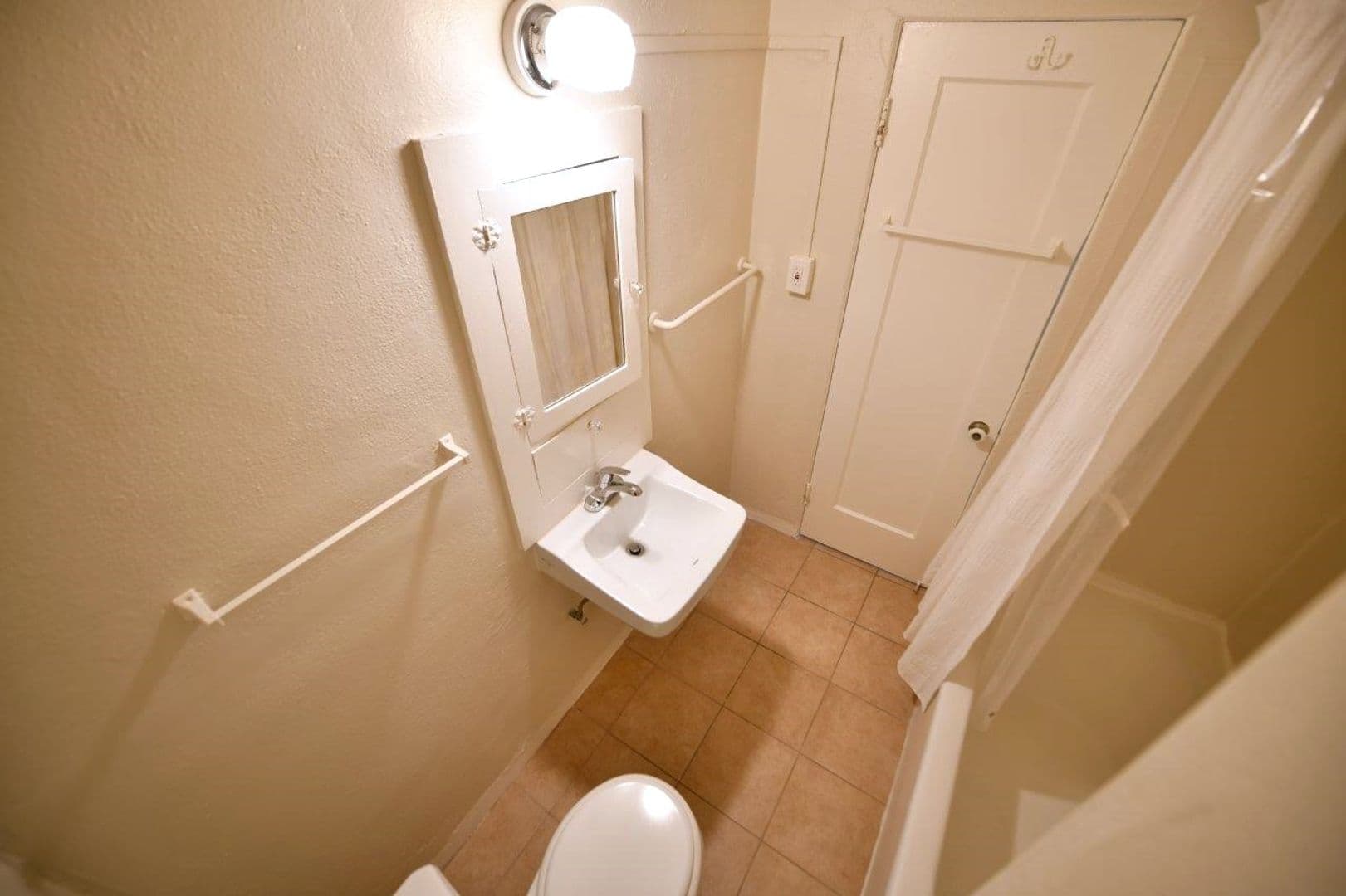 Martinez Apartment: 1131 Pine Street