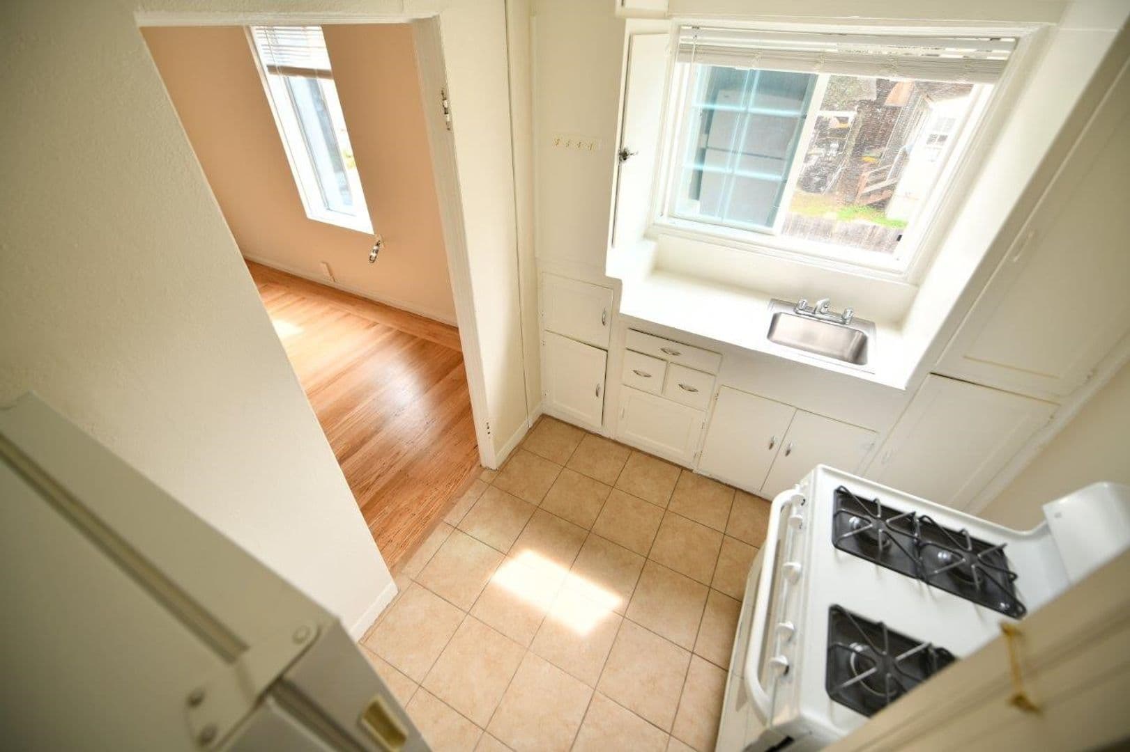 Martinez Apartment: 1131 Pine Street