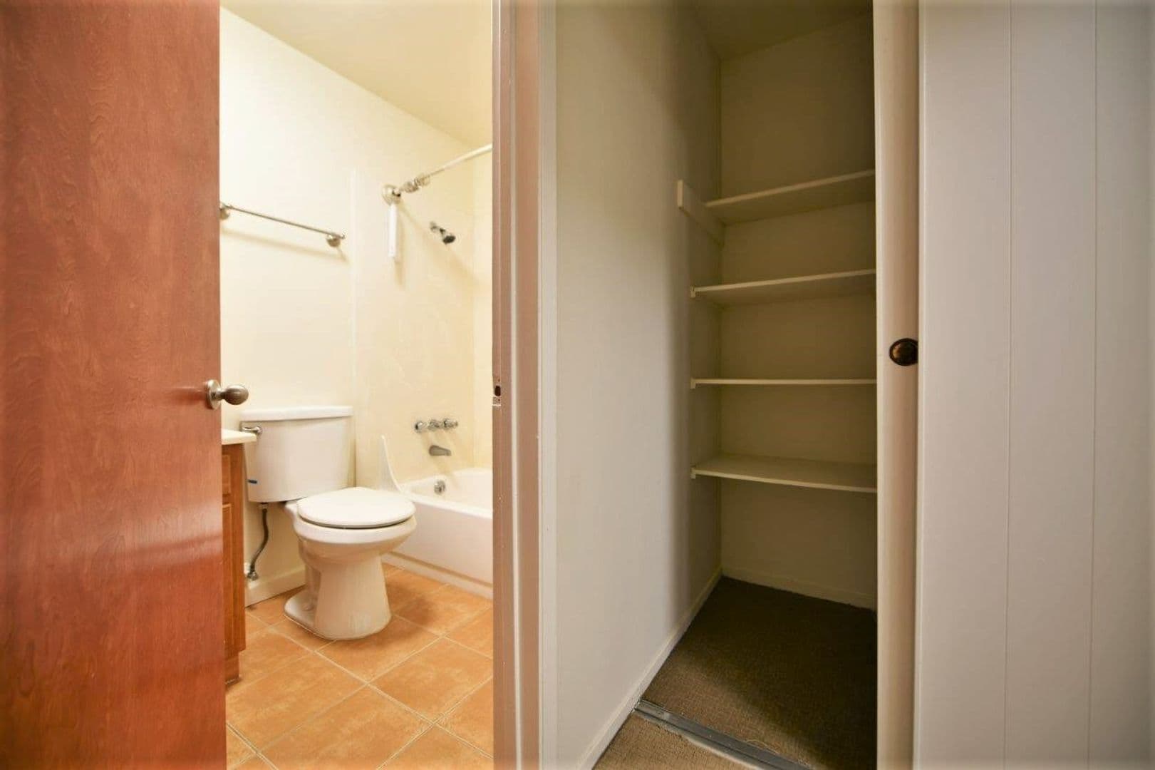 Oakland Apartment: 40 Moss Avenue