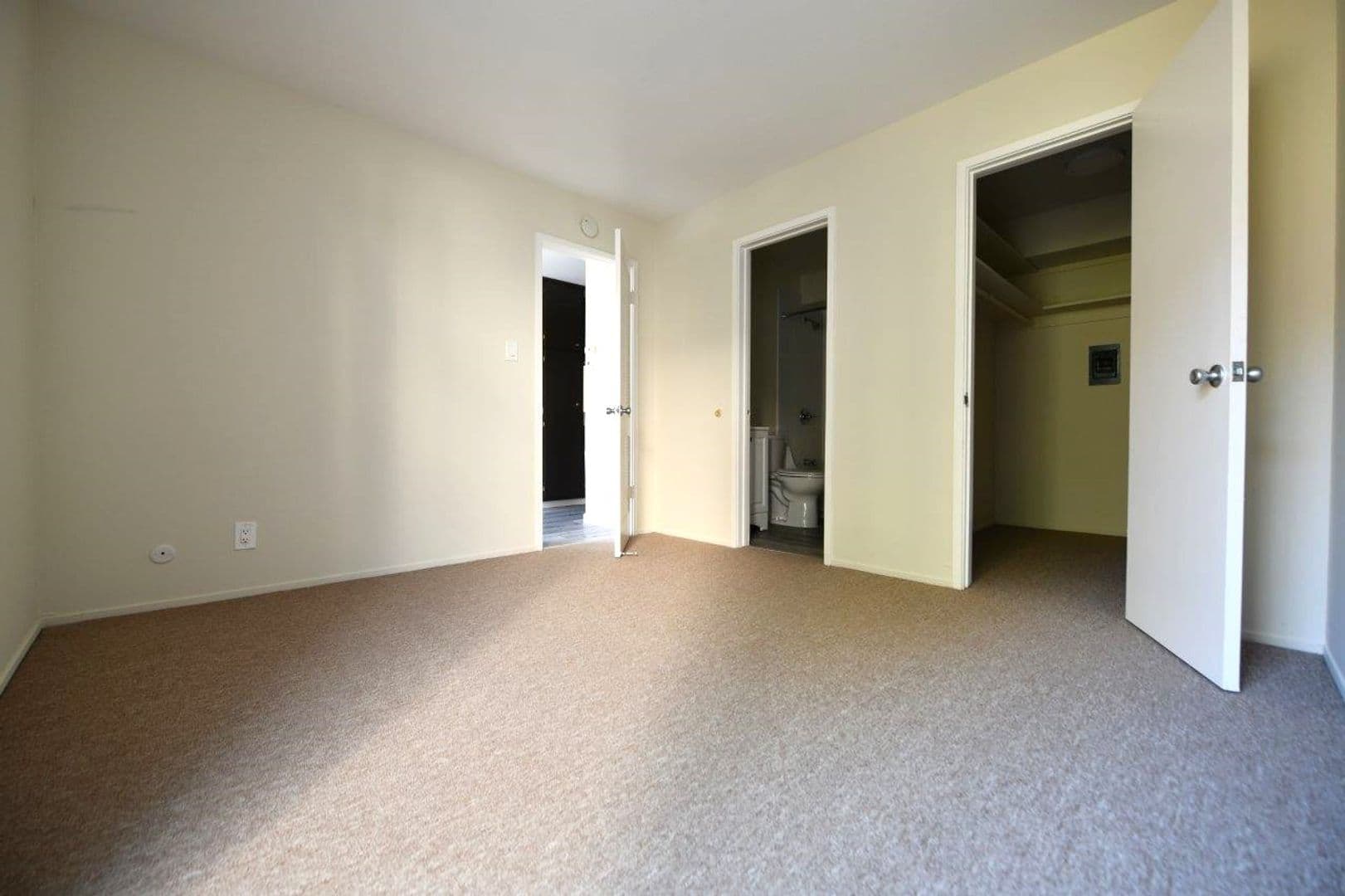 Berkeley Apartment: 2415 College Avenue