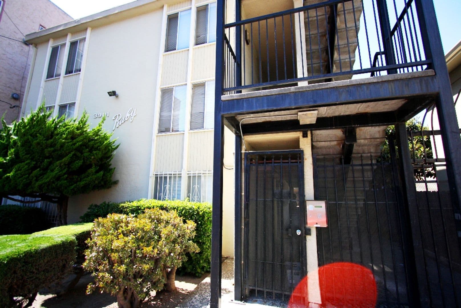 Oakland Apartment: 3901 Ruby Street