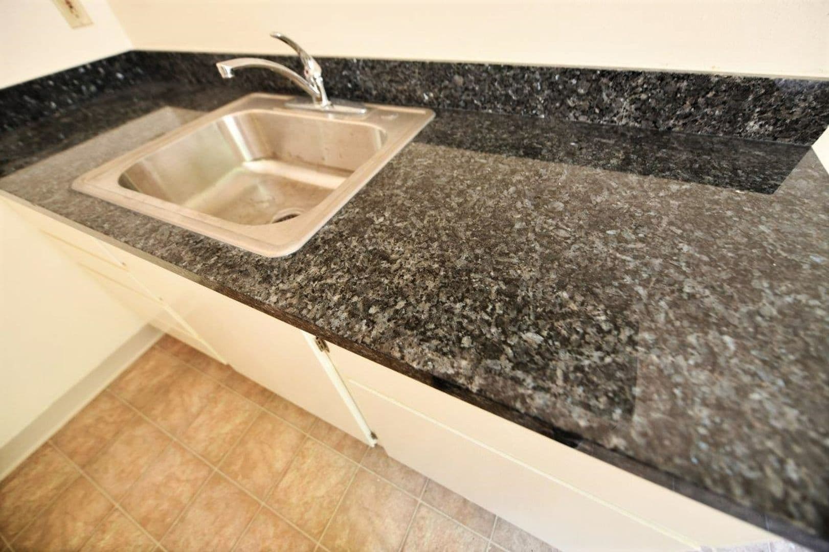 Oakland Apartment: 2801 Summit Street