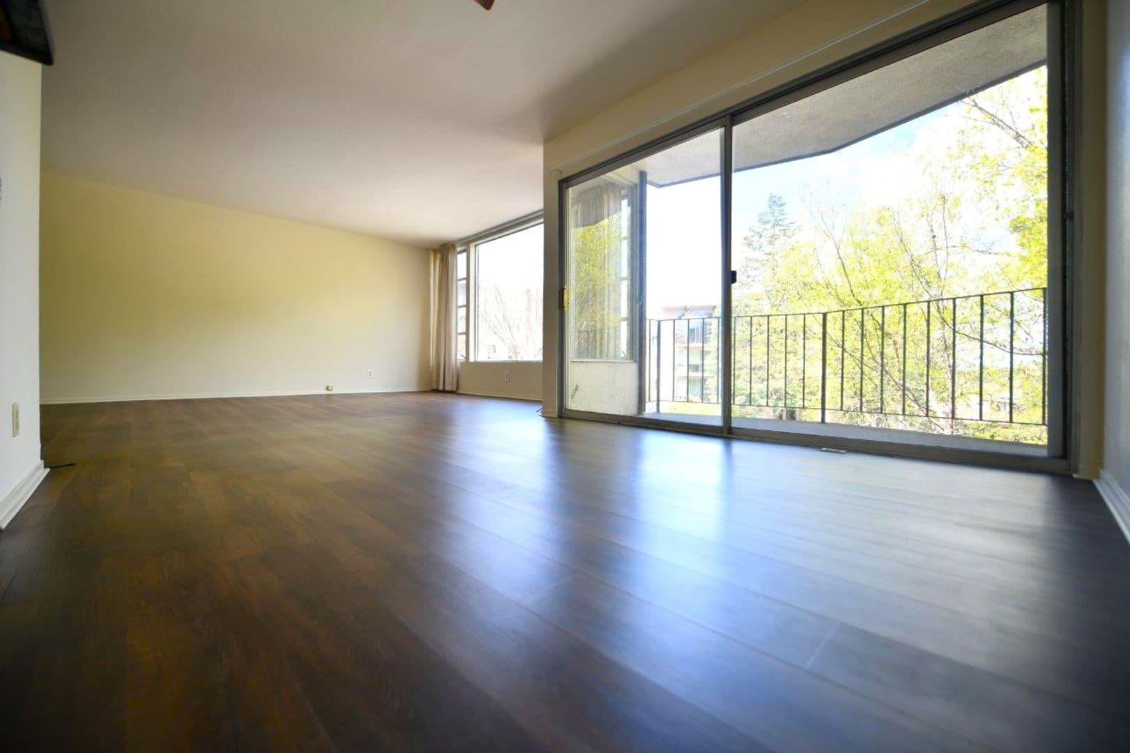 Oakland Apartment: 5401 Broadway Terrace