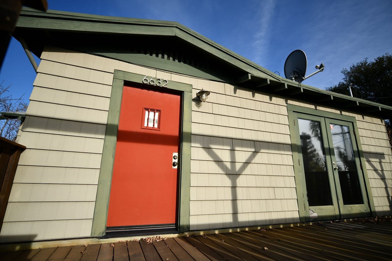Oakland House: 6632 Simson Street