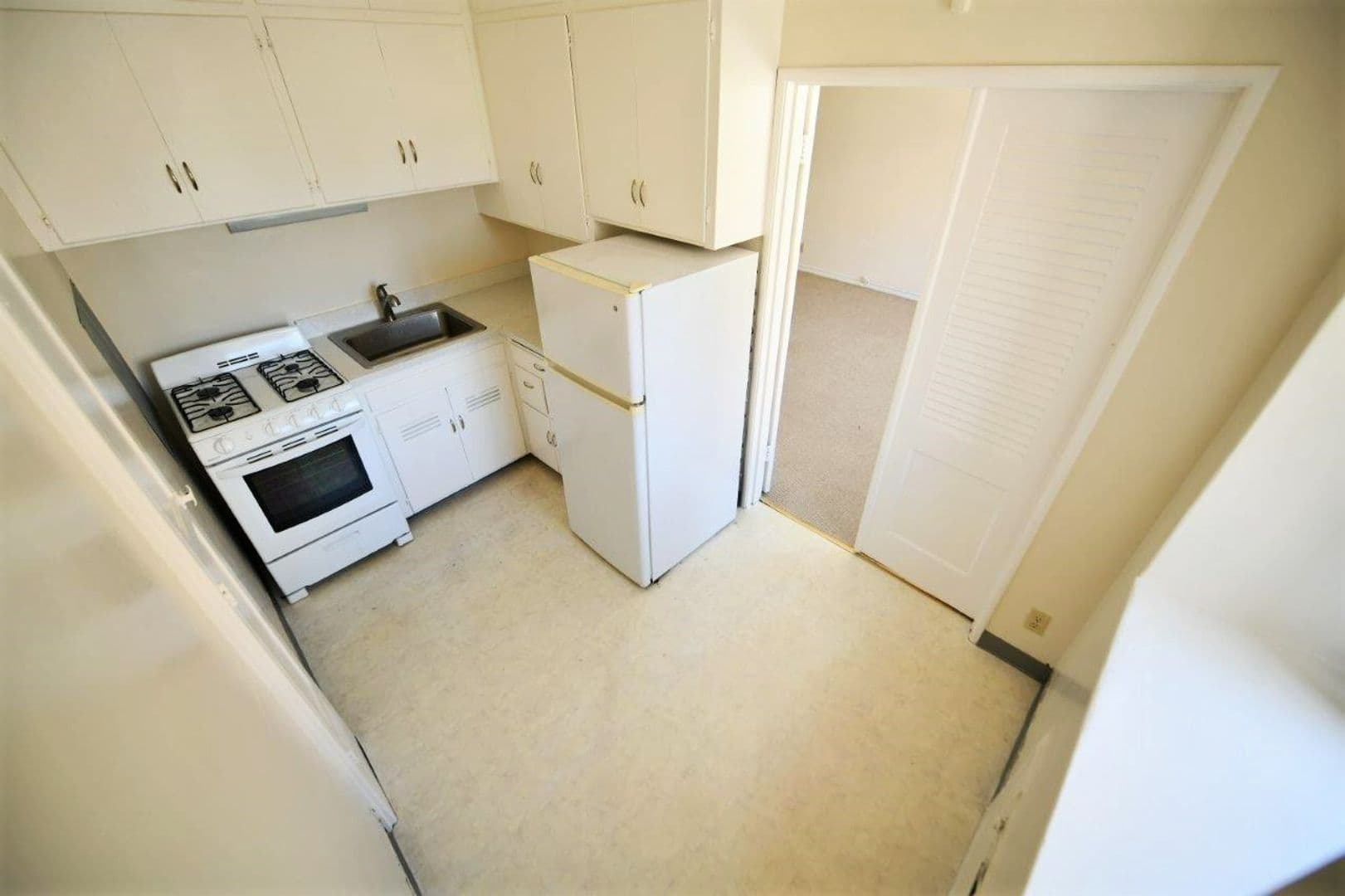 Berkeley Apartment: 2468 Bancroft Way