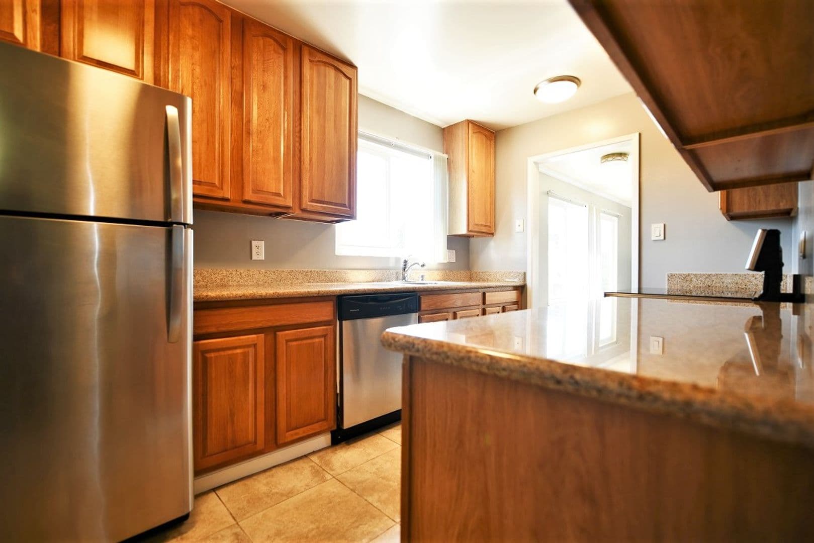 Oakland Apartment: 398 Euclid Avenue