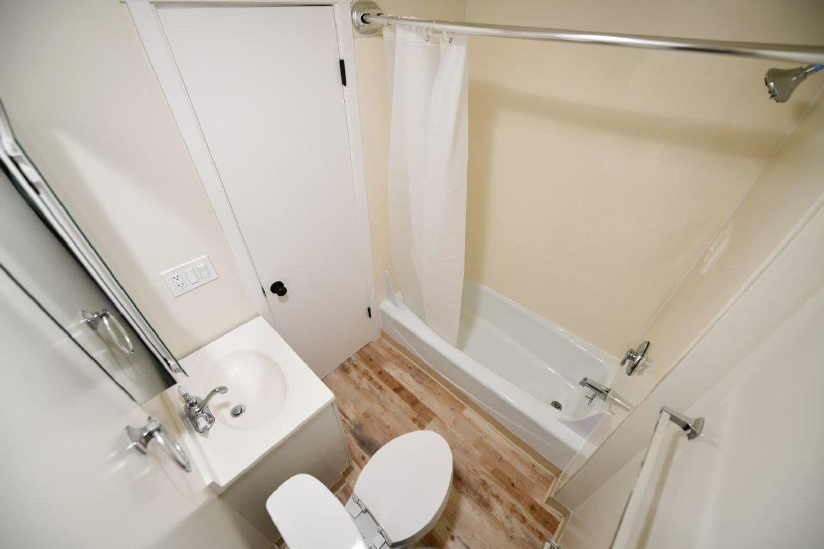 Oakland Apartment: 1458 Madison Street