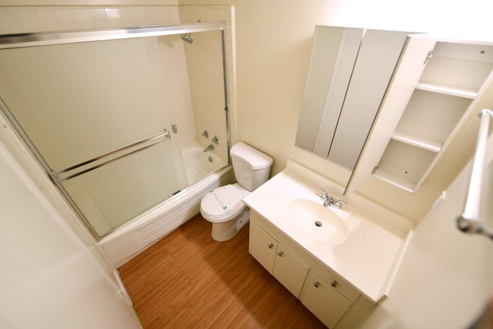 Oakland Apartment: 1570 Jackson Street