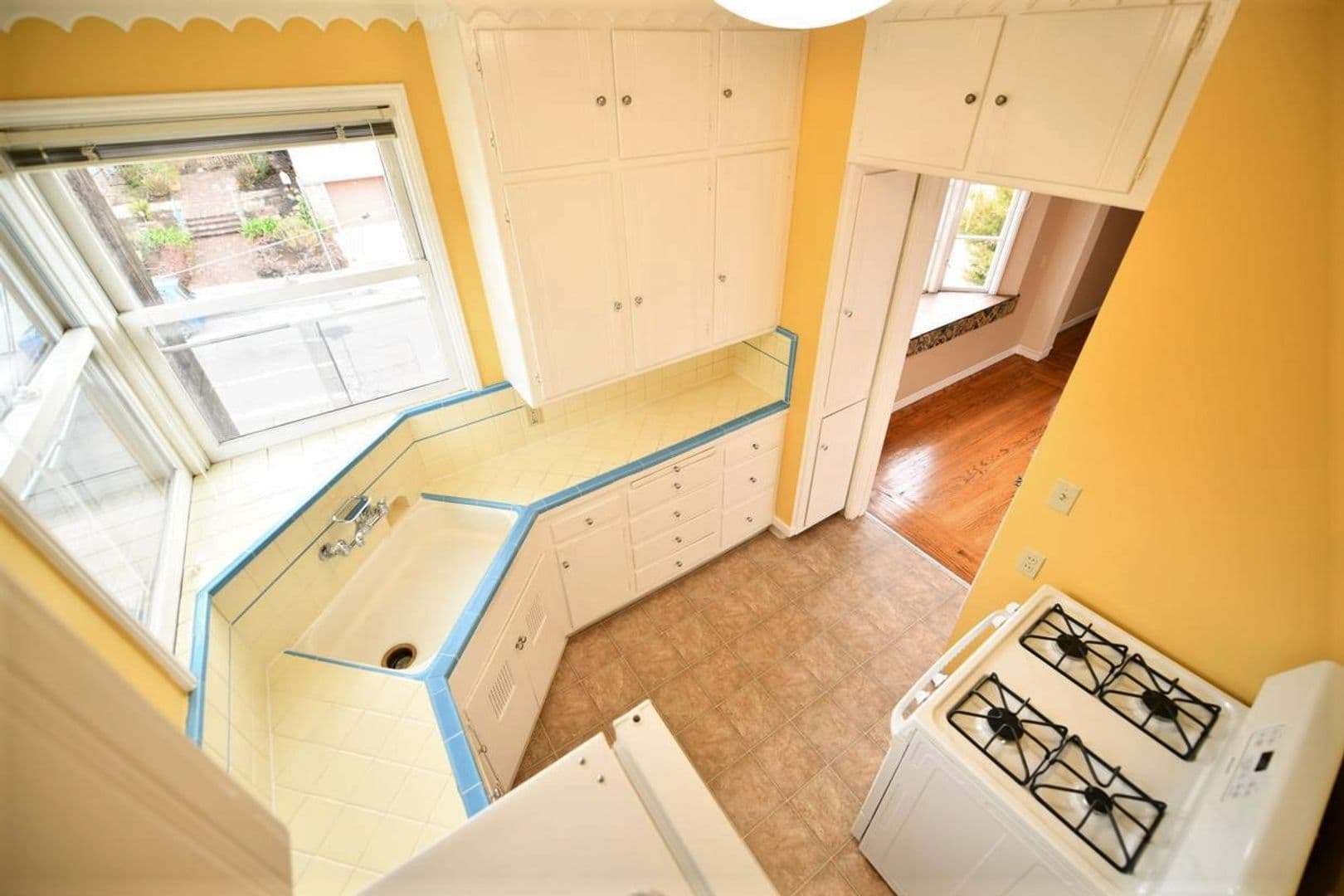 Oakland Apartment: 373 Orange Street