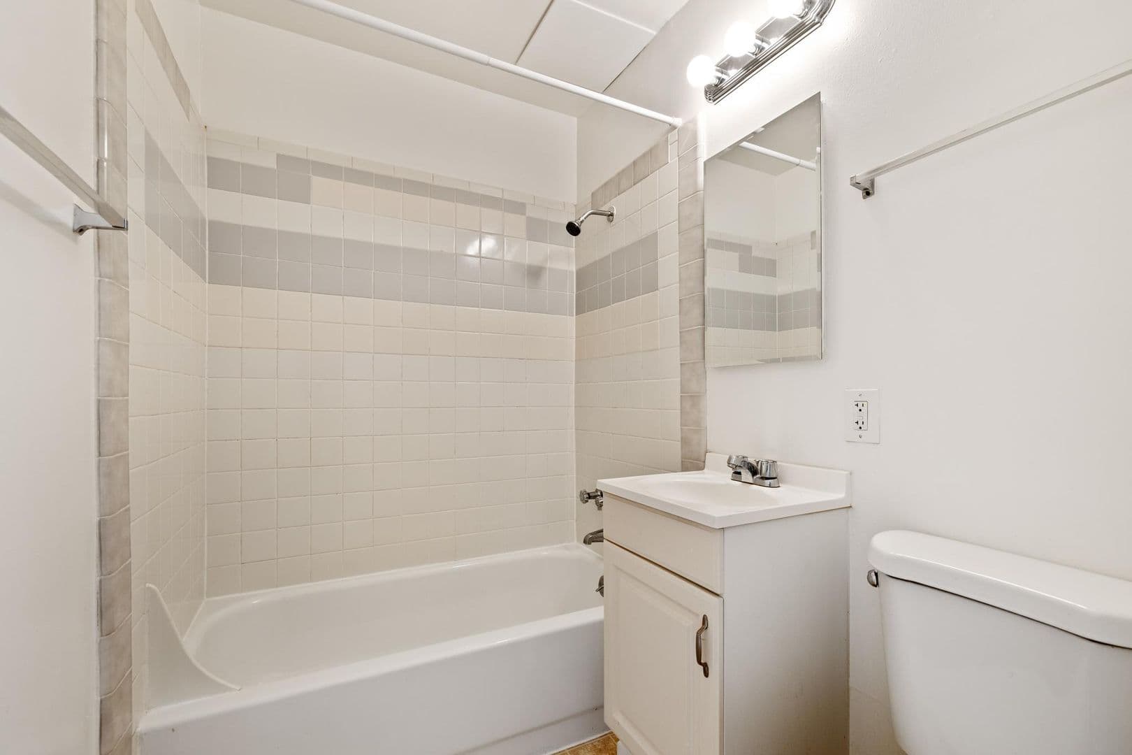 Oakland Apartment: 1435 3rd Avenue