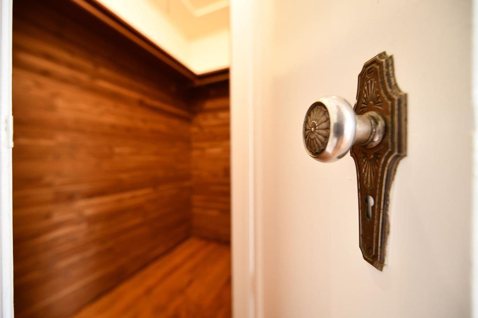 Oakland Apartment: 373 Orange Street