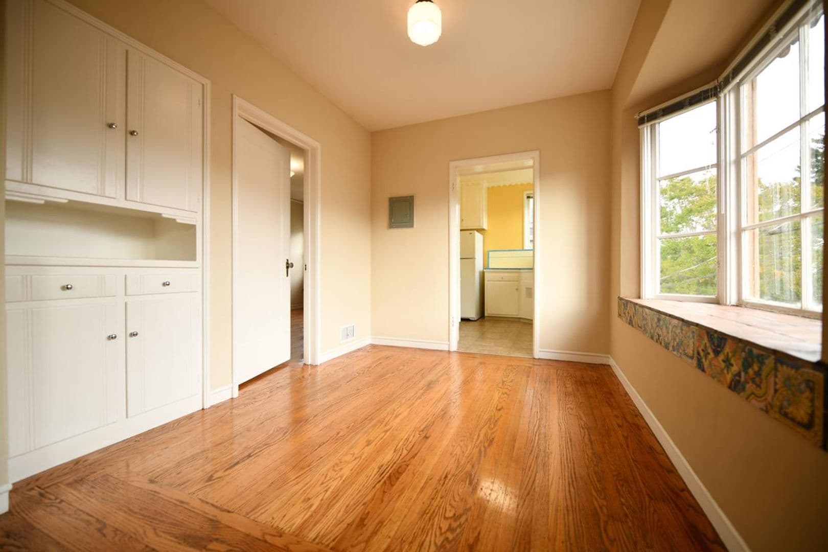 Oakland Apartment: 373 Orange Street