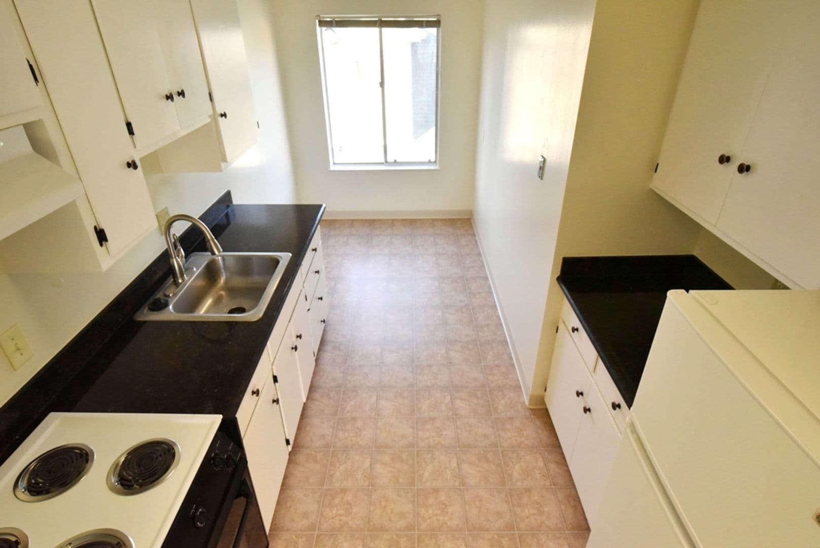 Berkeley Apartment: 2132 Roosevelt Avenue