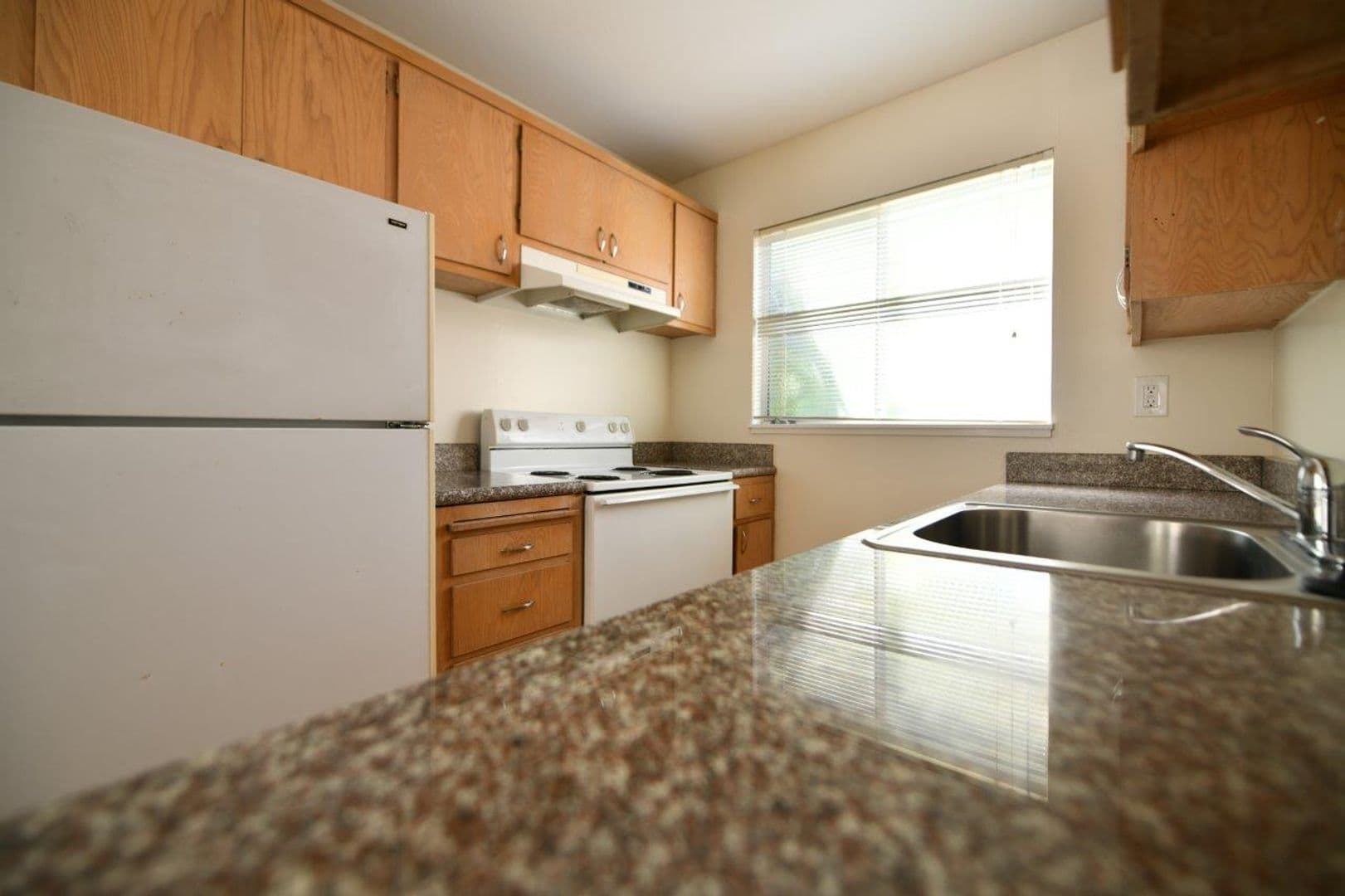 Oakland Apartment: 275 41st Street