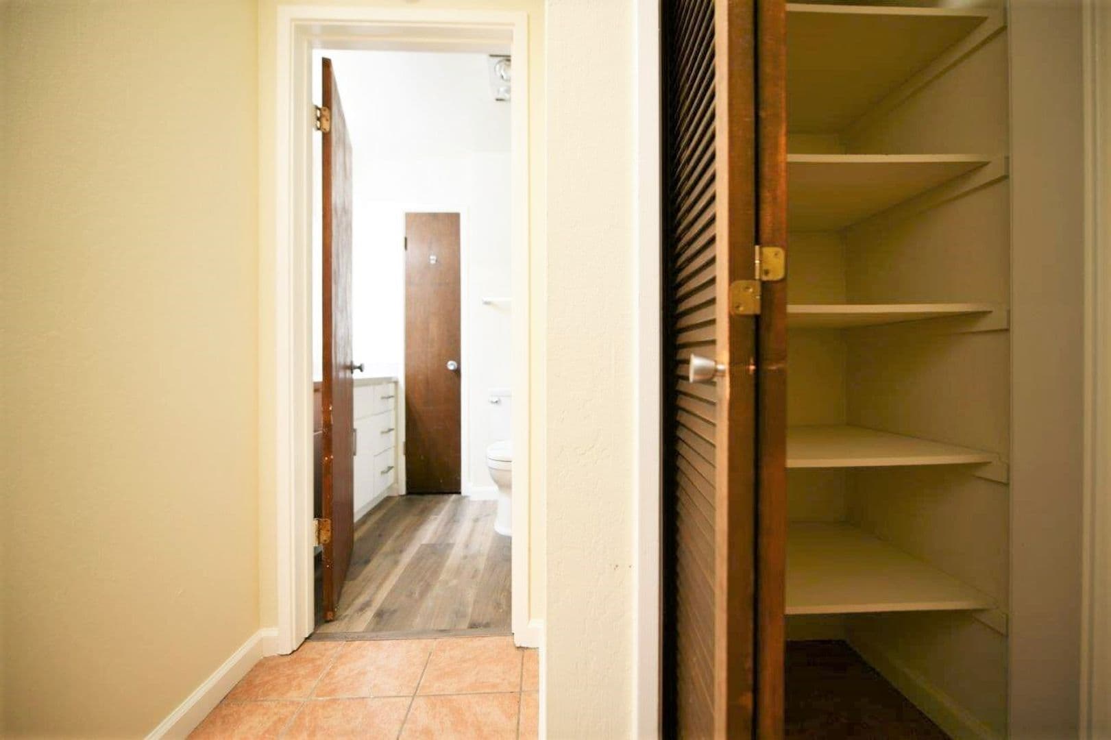 Oakland Apartment: 366 Euclid Avenue