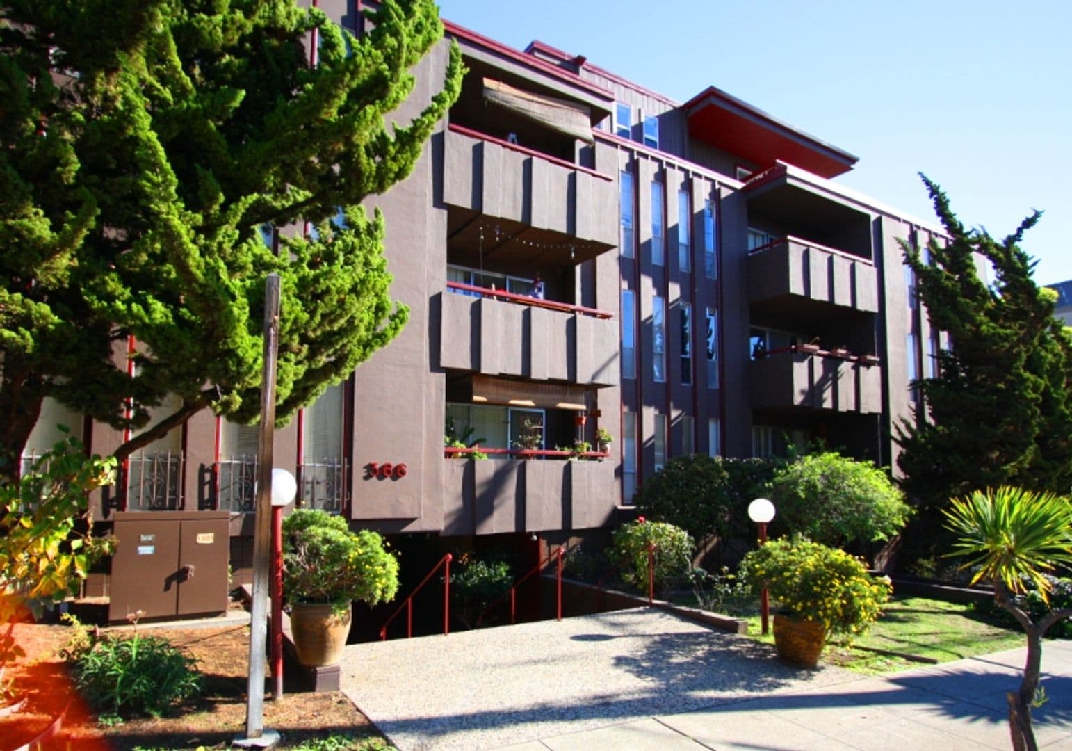 Oakland Apartment: 366 Euclid Avenue