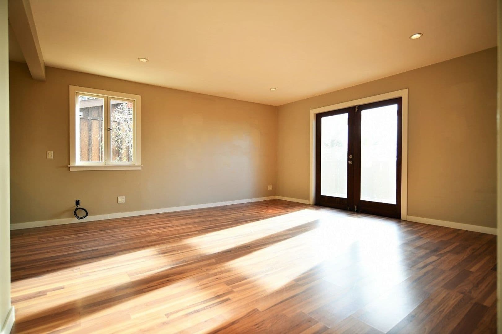 Oakland House: 6632 Simson Street
