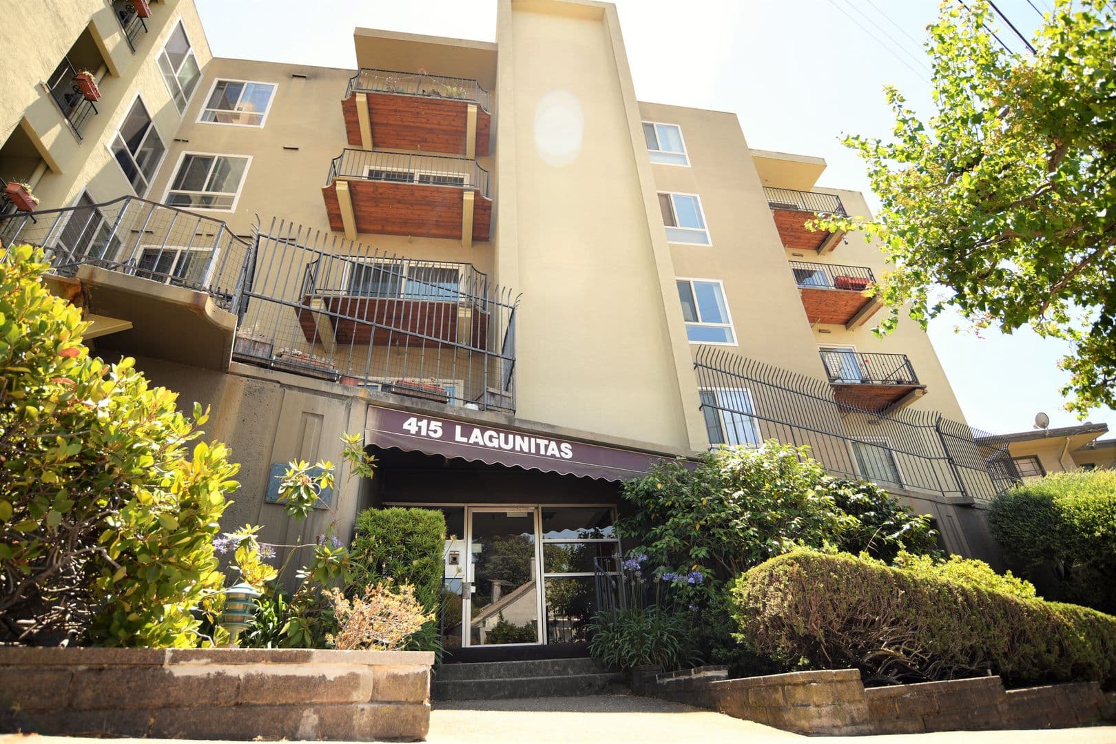 Oakland Apartment: 415 Lagunitas Avenue
