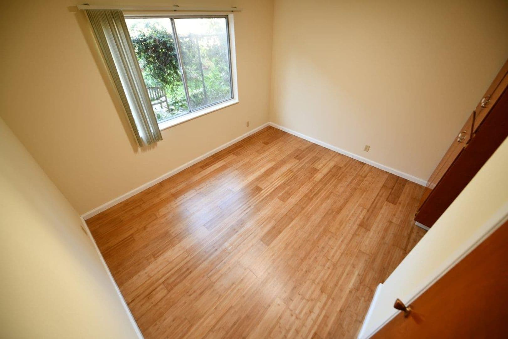 Oakland Apartment: 398 Euclid Avenue
