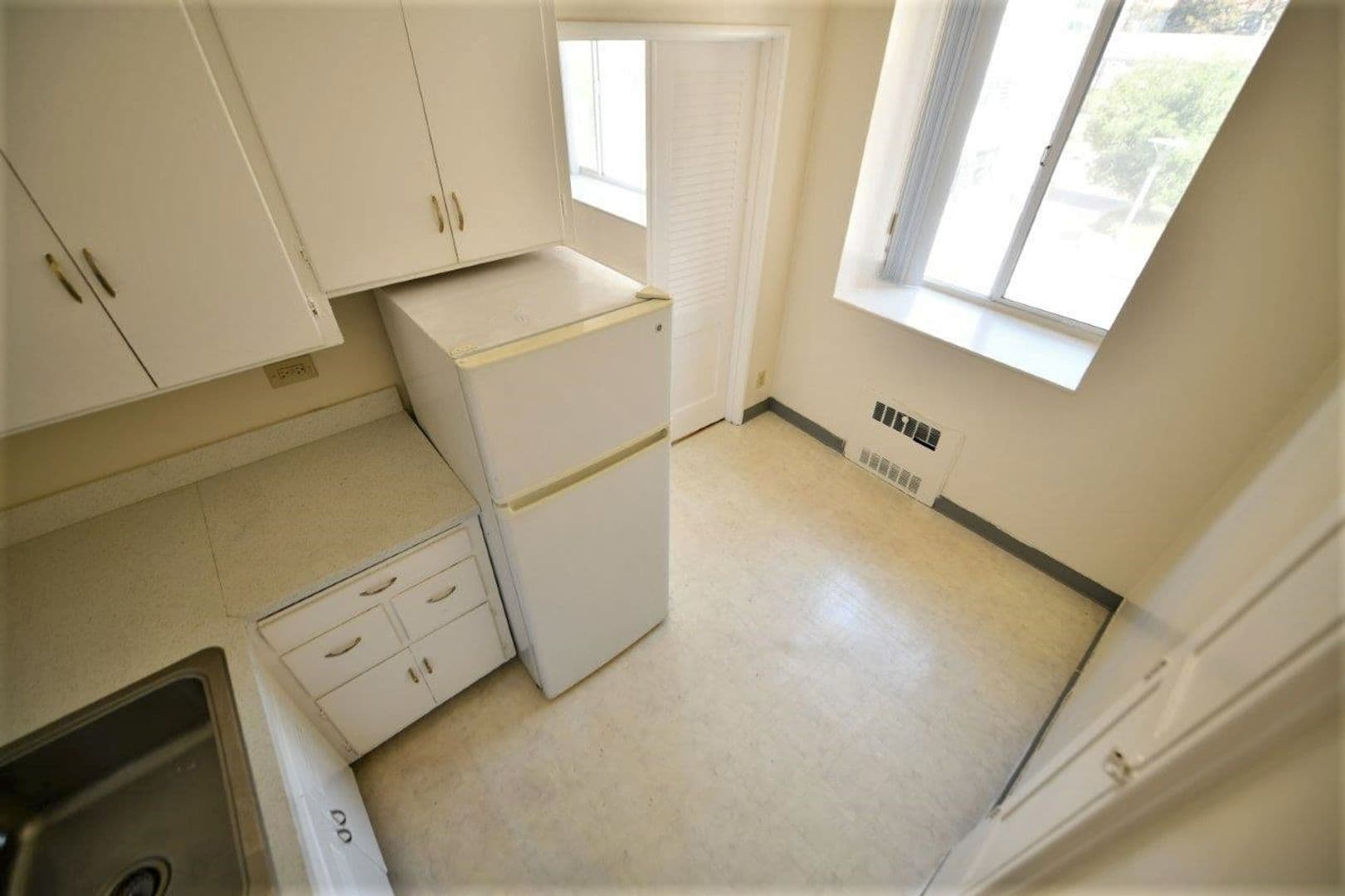 Berkeley Apartment: 2468 Bancroft Way