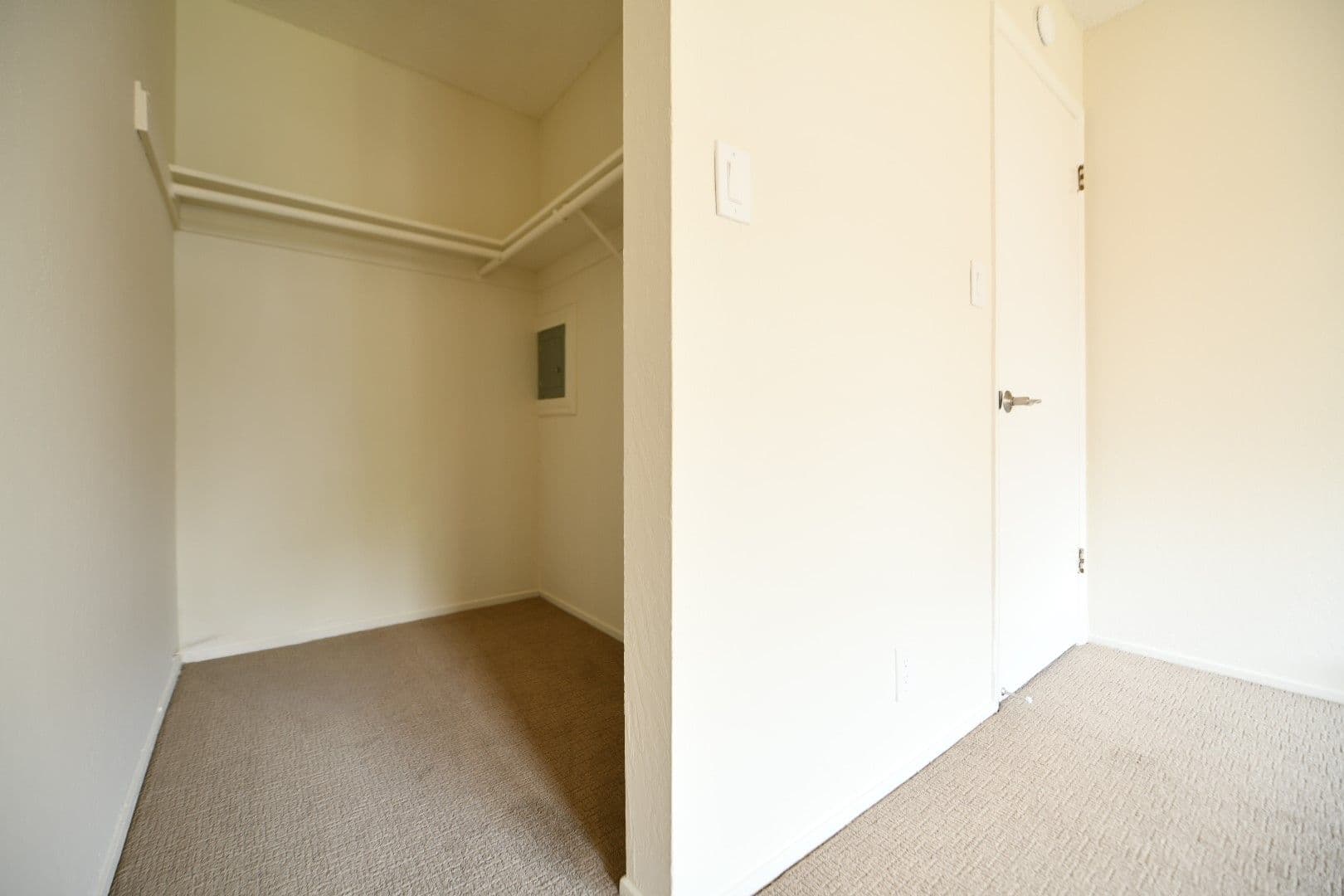 Oakland Apartment: 95 Linda Avenue