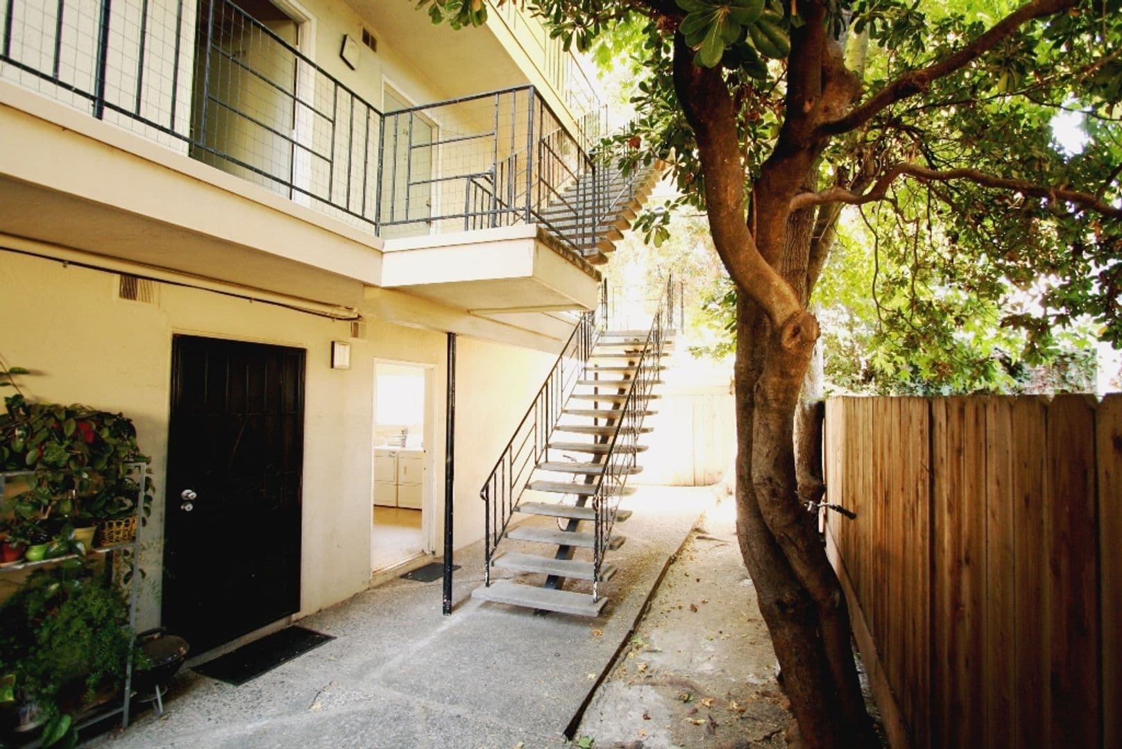 Oakland Apartment: 3901 Ruby Street