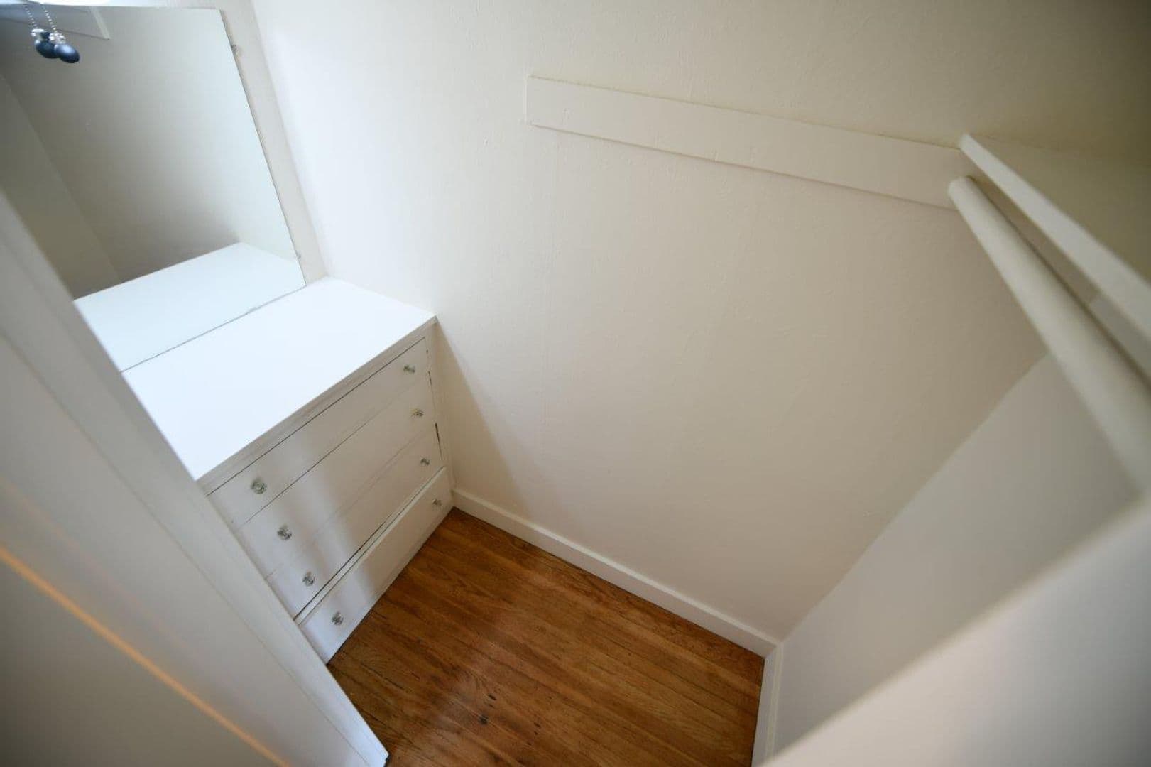Oakland Apartment: 431 Lee Street