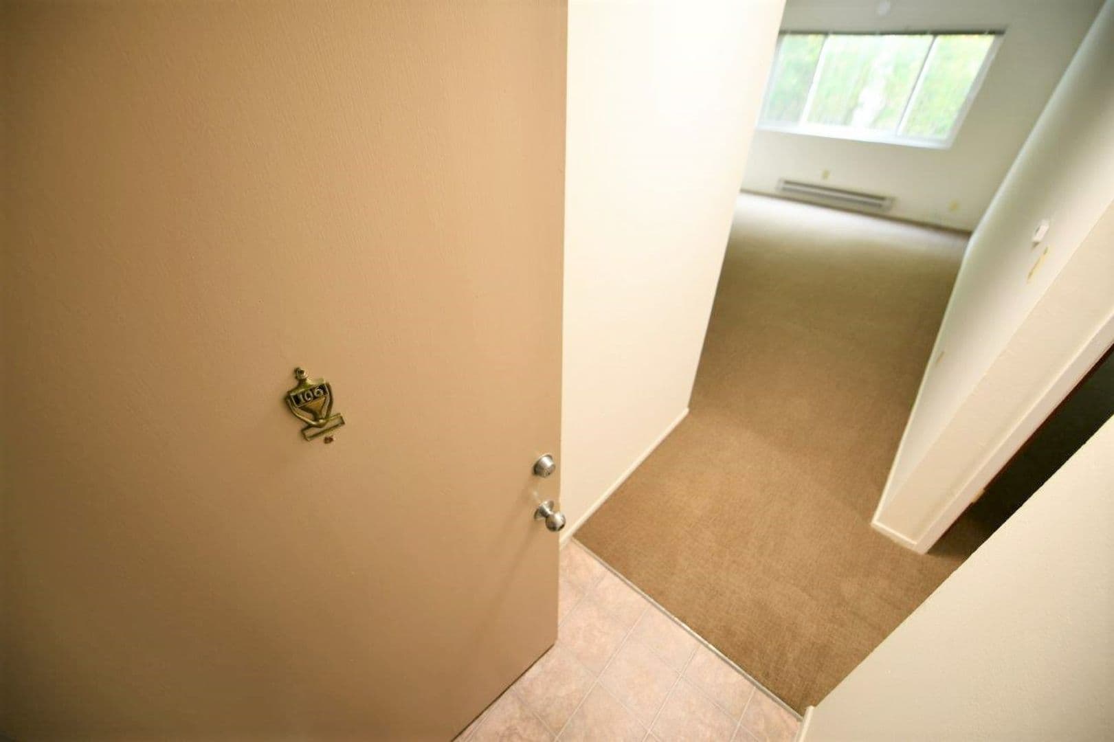 Oakland Apartment: 40 Moss Avenue