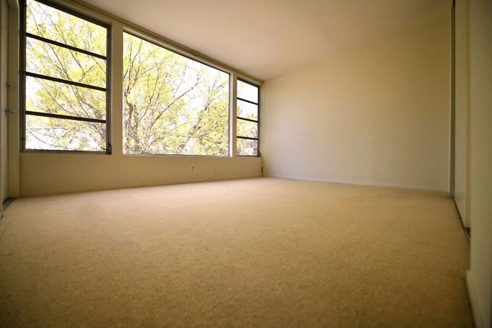 Oakland Apartment: 5401 Broadway Terrace