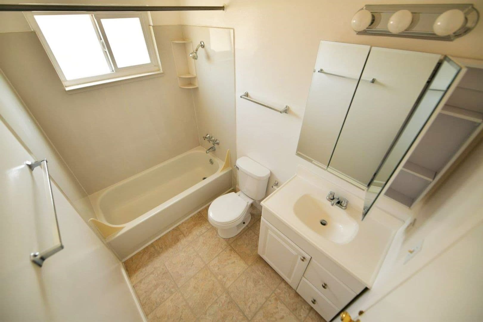 Oakland Apartment: 434 E. 17th Street