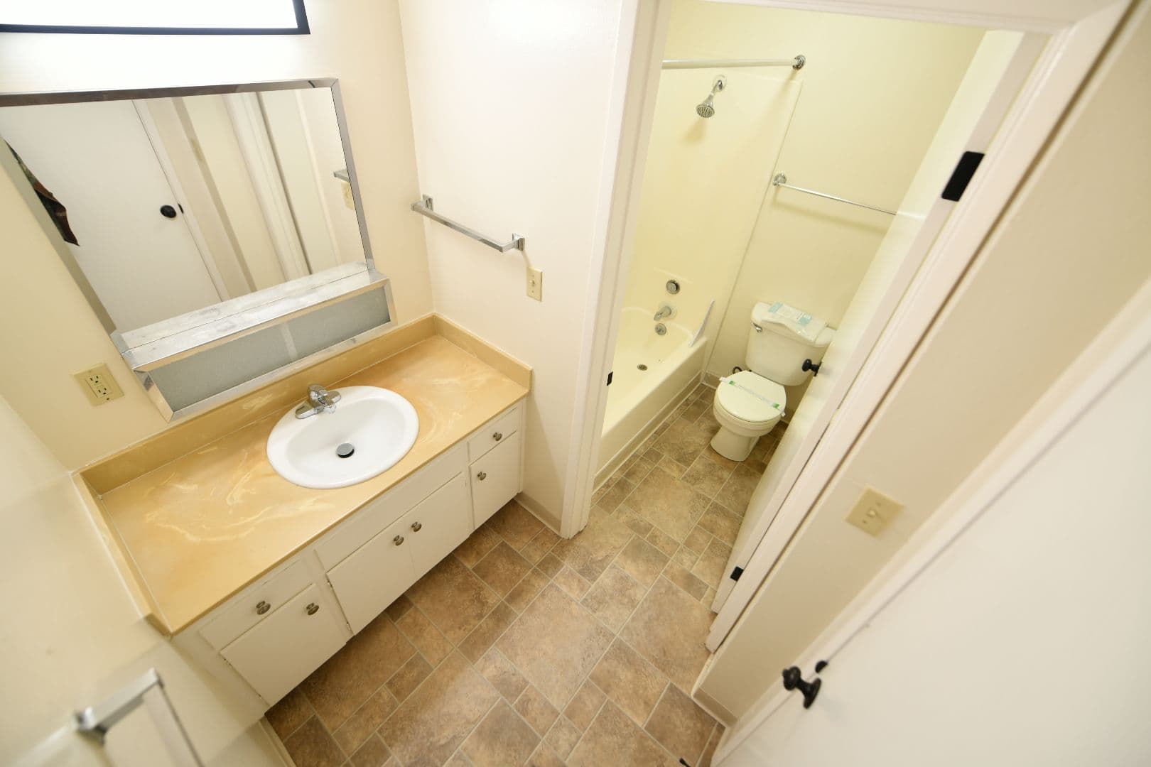 Berkeley Apartment: 2725 Haste Street